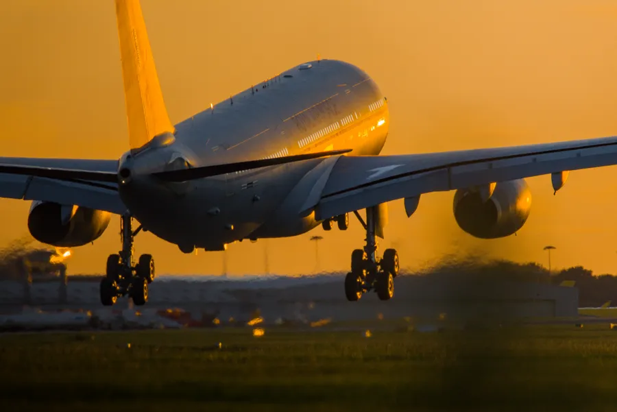 aviation voyagerTouchdown