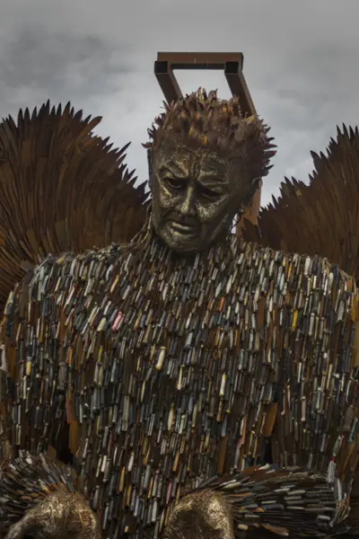 statue kinfeAngel