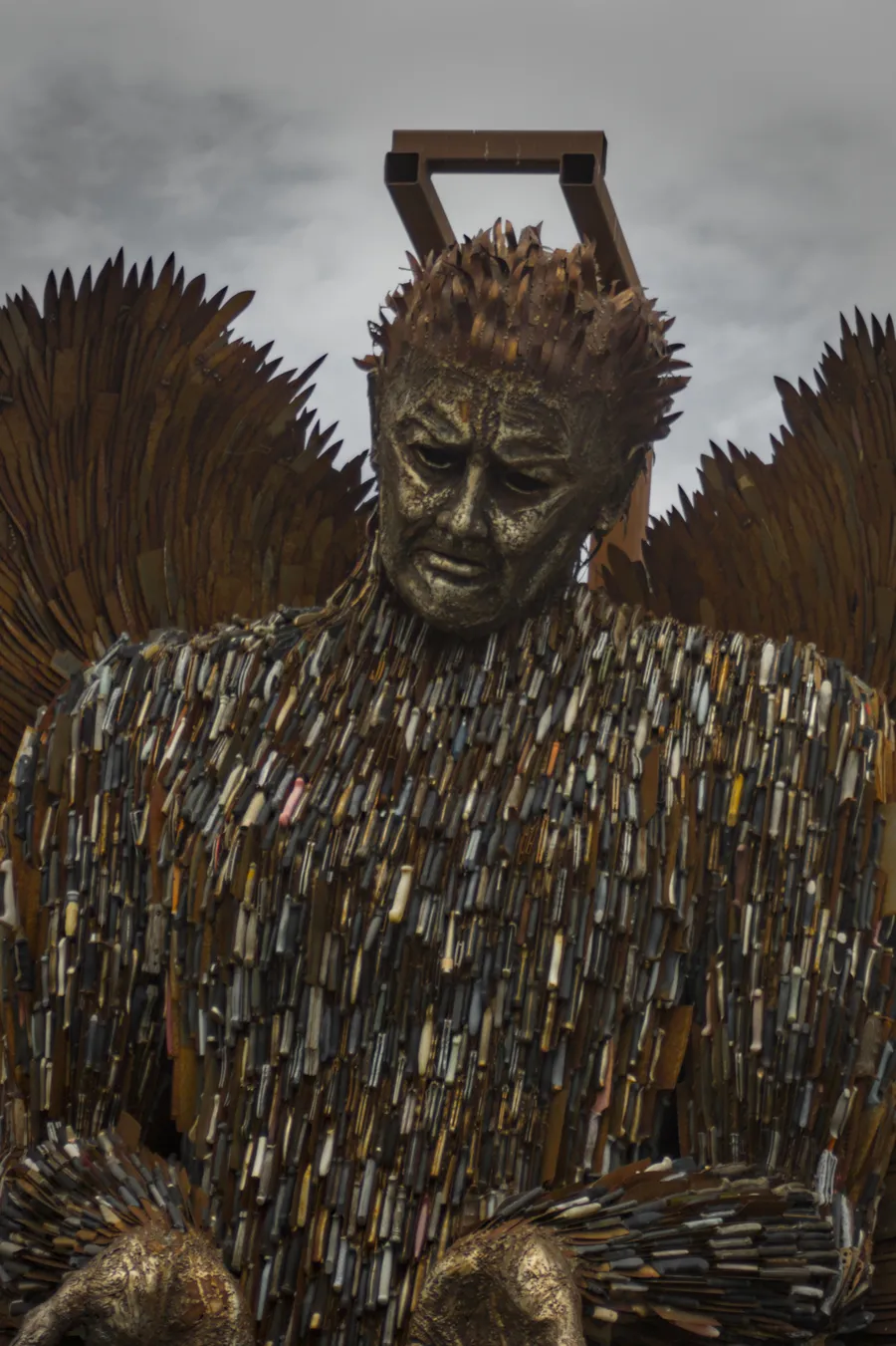 statue kinfeAngel